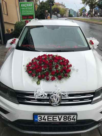Kırmızı Güllerden Gelin Arabası